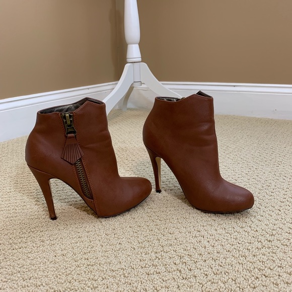 Michael Antonio Shoes - ❤️5/$20 Faux leather booties zip tassel cognac